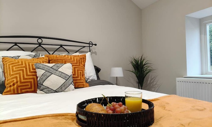 Thetford House | Stylish Modern 2-Bed Home Near A11