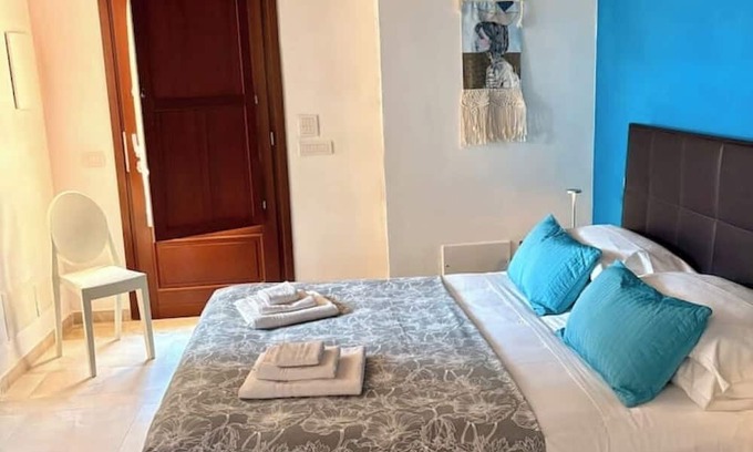 Modica Apartment | two-room apartment with small beam (37 sqm)