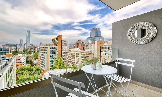 Santiago Apartment | Luxury Silver 3D Parking & Wifi
