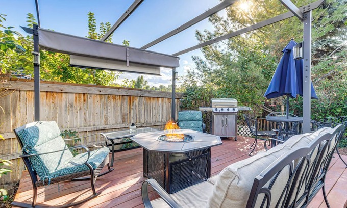 Prides Crossing House | Private Hot Tub w/Projector: Modern Aurora Home