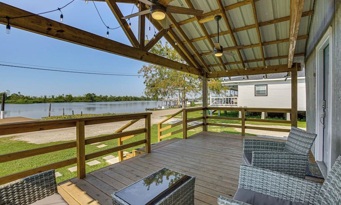 Bayou Gauche Cabin | Private Dock: Des Allemands Cabin on the Bayou!