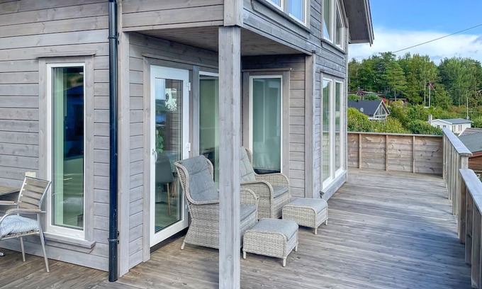Kolbjørnsvik House | Lovely home in Sandviga with house sea view