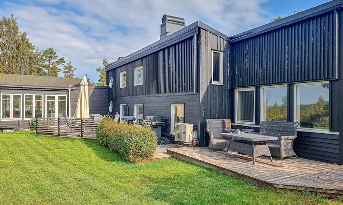Mellerud O House | Nice home in Köpmannebro with private swimming pool, can be inside or outside