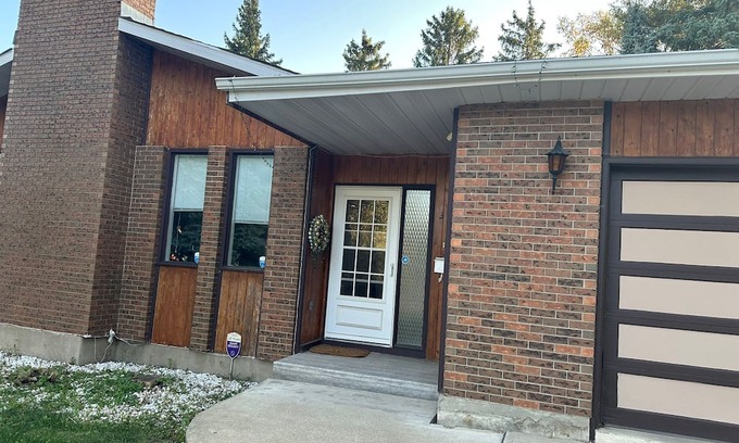 Saskatoon House | Beautiful spacious cozy private basement suite