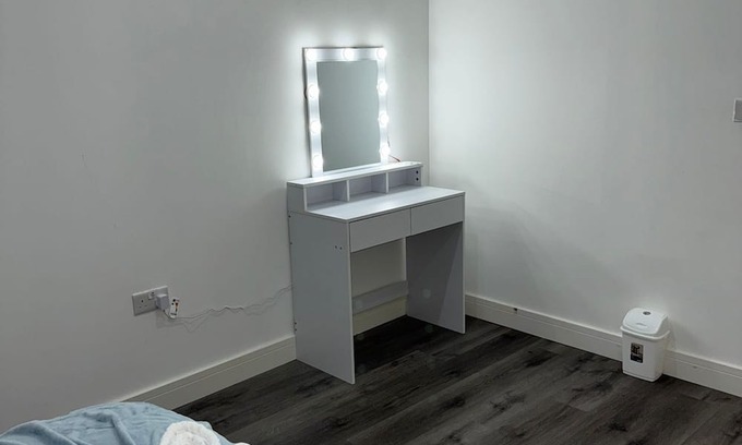 Hounslow Central Apartment | Ideal Heathrow Base. 2BR, 2BA Apt in Hounslow
