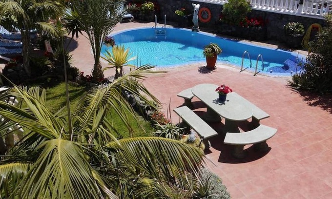 Arenas del Mar Apartment | El Médano Apartment with Stunning Pool Views