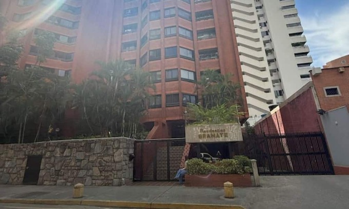 Chacao Apartment | Location & Style, Spacious Apartment in El Rosal, CCS