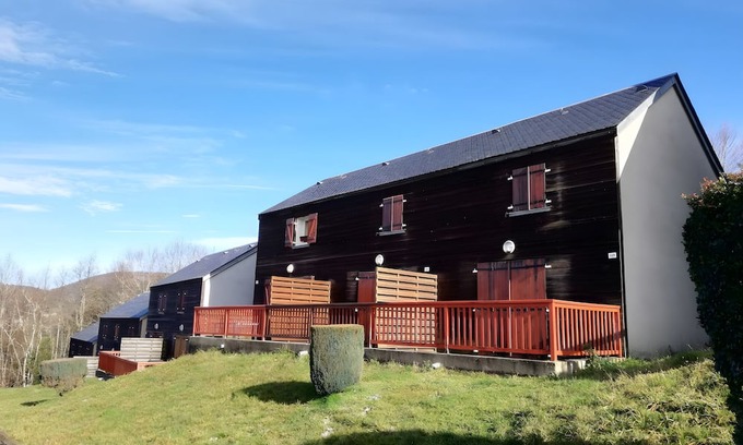 La Salvetat-sur-Agout House | Holiday Home 'Duplex Near Lake La Raviège' with Private Terrace and Private Garden