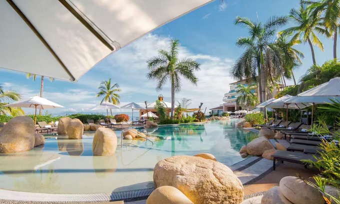 Conchas Chinas Resort | Charming 1-bedroom resort in terrific Puerto Vallarta with AC