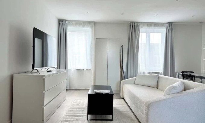 Jette House | Sweet perch nest with magical view of the City