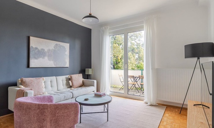 Dobling Apartment | Blueground | Döbling, view, nr Kahlenberg