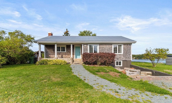 Tantallon House | Waters Edge on the Cove | Hot Tub Sleeps 11