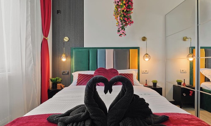 Sector 4 Apartment | Marvelous City View 3-bedroom apartment with Full Kitchen & AC in București
