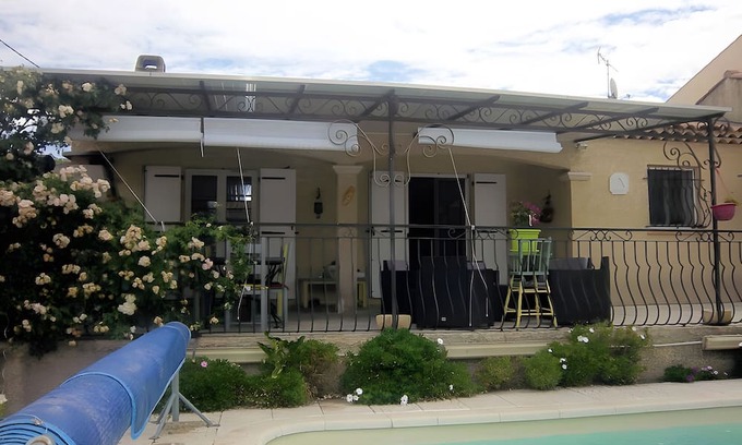 Port-Saint-Louis-du-Rhone Bed & Breakfast | Bed and Breakfast 'Salamandre Chambre D'hote' with Shared Pool, Wi-Fi and Air Conditioning