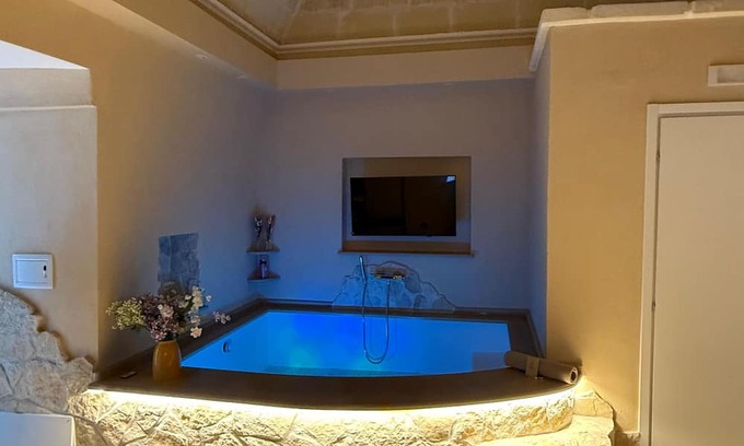 Massafra Bed & Breakfast | Bed and Breakfast 'Super Luxury' with Private Garden, Wi-Fi and Air Conditioning