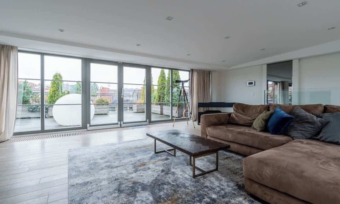 Old Town Apartment | Domillion Amazing 3bdr Penthouse with Terrace MZ28