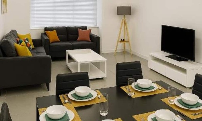 Leavesden House | Flexistay hub at Watford (Double Room with Private Bathroom)
