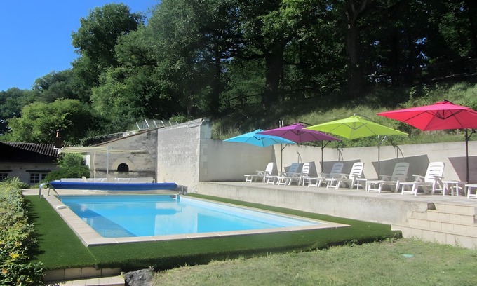 Mondion House | Country House 'Vallon' with Shared Pool, Private Terrace and Wi-Fi