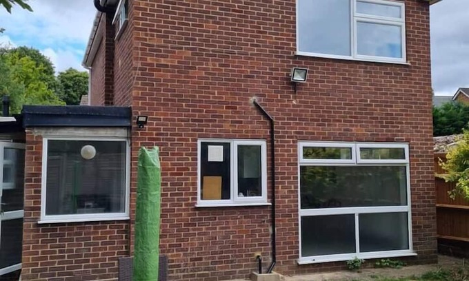 Waltham Cross House | The Happy Place, welcome to this cosy home sat in a quite part of Waltham Cross.