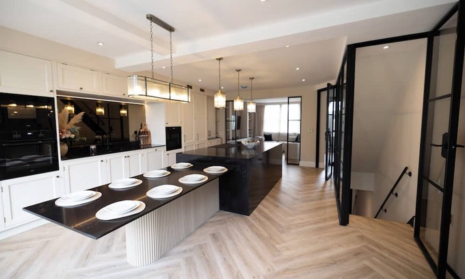 Stockport House | The Oak Dene is a beautifully designed retreat in High Lane that blends sophisticated style with everyday comfort. Finished to an exceptional standard and a calm neutral palette that creates a sense of modern elegance from the moment you walk in.