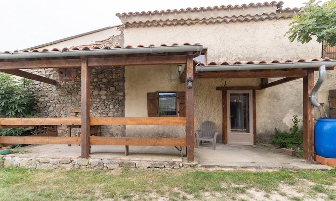 Bessas Cottage | Gîte 'La Bergerie - Le Mas De Peyraube' with shared pool, communal garden and Wi-Fi