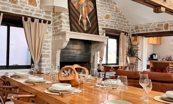 Beaune House | Escoffier Verde - Family haven of peace with swimming pool and nature views in Beaune