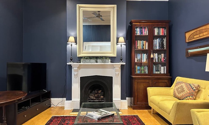 Bathurst House | Beautiful Heritage home close to CBD Sporting fields and hospital