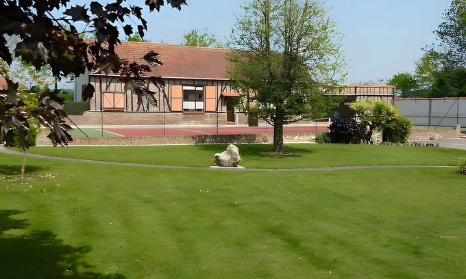 Domart-en-Ponthieu House | Holiday Home 'Domaine De L'olympe' with Wi-Fi