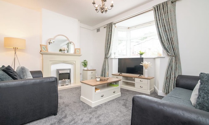Oldbury House | Luxury 2 Bedroom Home Near Birmingham - Fast WiFi