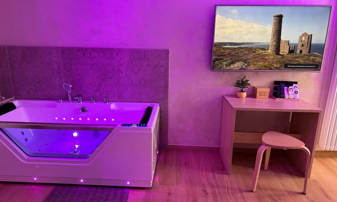 Lingotto Apartment | Romantic Jacuzzi Suite - SuiteHeart Turin - Inalpi Centre