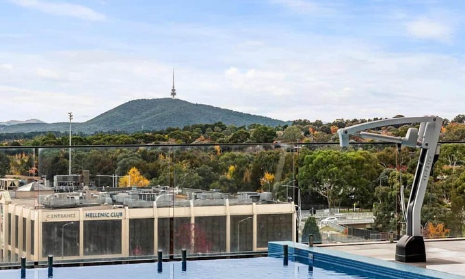 Phillip Apartment | 2bd 2bth - Chic Apt in Woden CBD