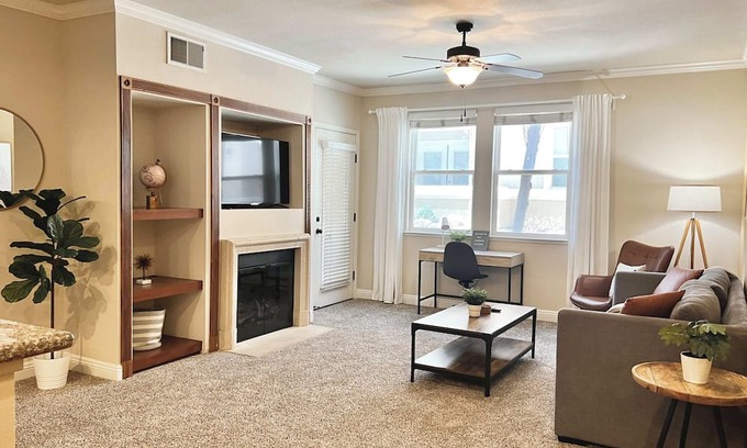 Reno/Tahoe Airport Apartment | Relaxing 2-BR Apt with Pool, Hot Tub & Gym