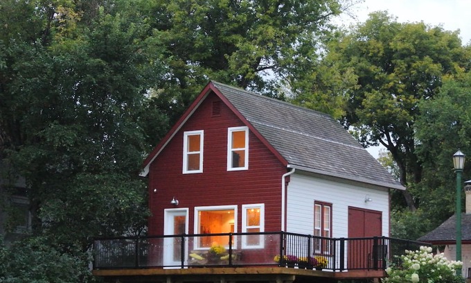 Selkirk Cabin | The Carriage House - your unique private getaway