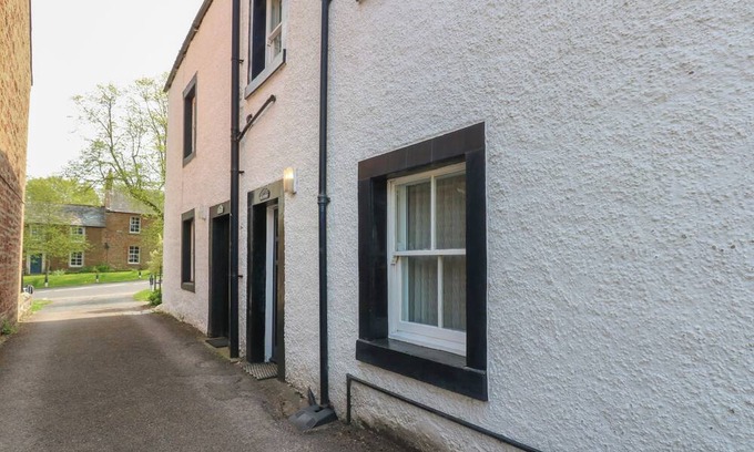 Appleby-in-Westmorland Cottage | OAK COTTAGE, pet friendly, with open fire in Appleby-In-Westmorland