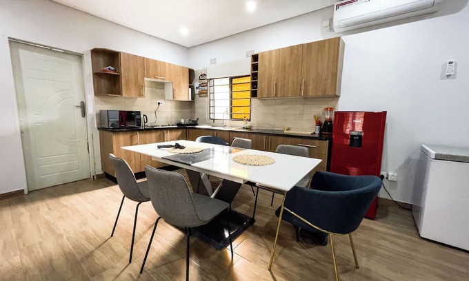 Lusaka House | 2-bedroom apartment in delightful Lusaka's with AC, power backup gardens