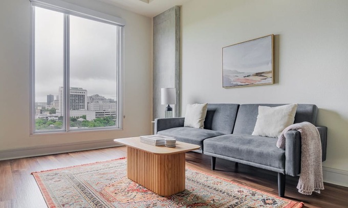 West End Apartment | Blueground | Downtown Austin, pool, nr Congress
