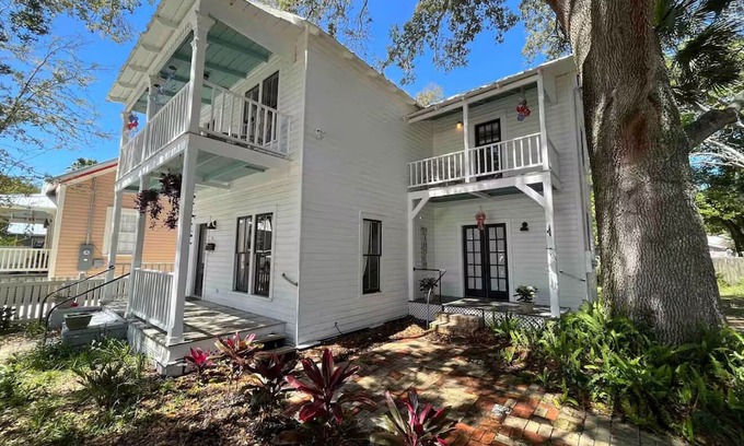 St. Augustine House | Charming Victorian Home in beautiful St. Augustine with WiFi, AC