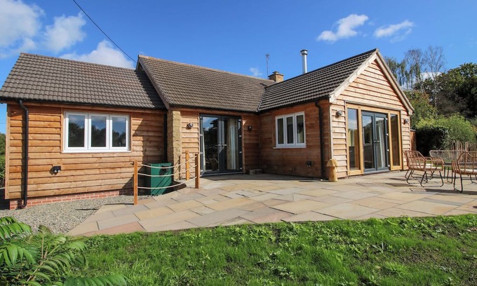 Clows Top Cottage | DINGLE, family friendly, with open fire in Cleobury Mortimer