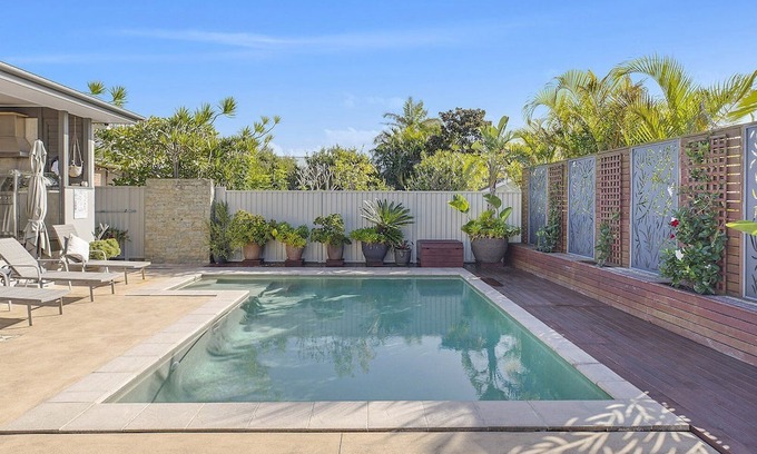 Shelly Beach House | SHELLY BEACH HOUSE - FAMILY FRIENDLY WITH POOL, WALK TO BEACH