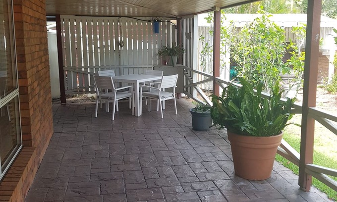 Bongaree Apartment | BANYA BLISS - quiet, cosy unit close to beach, cafes, bowls club and RSL