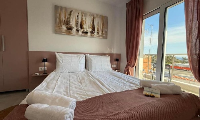 Kallikratia Apartment | Maria One-Bedroom with garden, Jacuzzi and BBQ