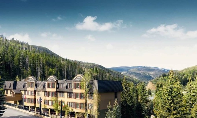 Highland Meadows Condo | Enjoy a 3 Day Fall Weekend -2-bedroom condo at Marriott Resort in charming Vail