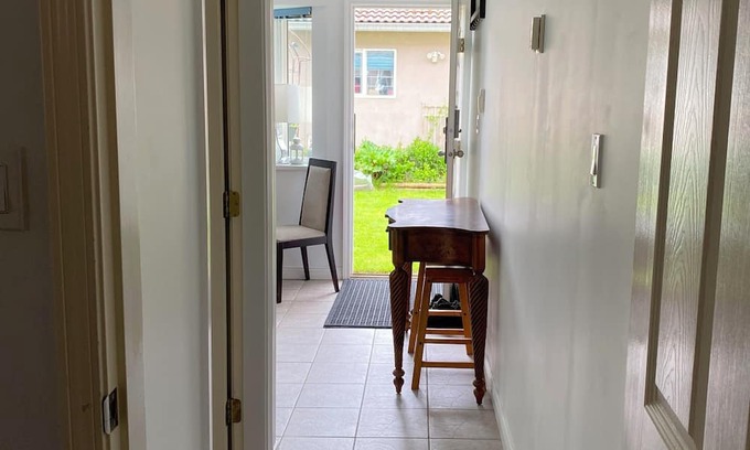 Renfrew-Collingwood House | 1 br private entrance by Skytrain station