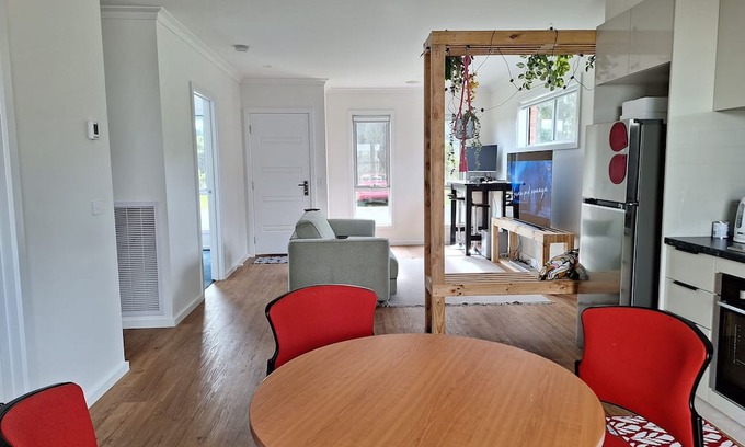 Black Hill House | Nice Small House- 5 Min walking to town- sovereign hill around there