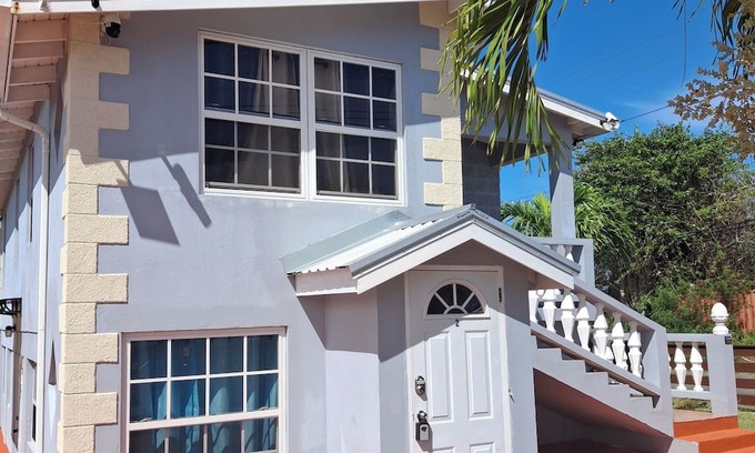 Thombury Hill House | Brett's Place [Entire Building]: 4-bedroom oasis