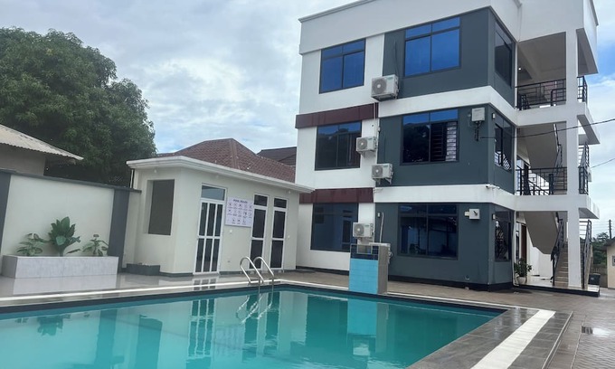 Dar es Salaam Apartment | 2-bedroom apartment in lovely Dar es Salaam with WiFi, AC, family friendly