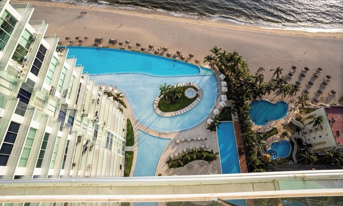 North Hotel Zone Apartment | Peninsula Vallarta- Tower 1- 4 bedrooms for 12 guests!