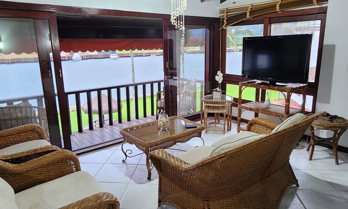 Mambucaba Apartment | Apartment with spectacular views right on the sand in Bracuhy condominium. Angra dos Reis