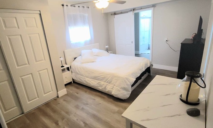 Lakeland Apartment | Charming 1 bed suite with AC and WiFi in Lakeland
