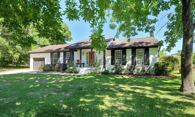 Wilmington House | Charming 3-bedroom, centrally located in wonderful Wilmington & in-ground pool!